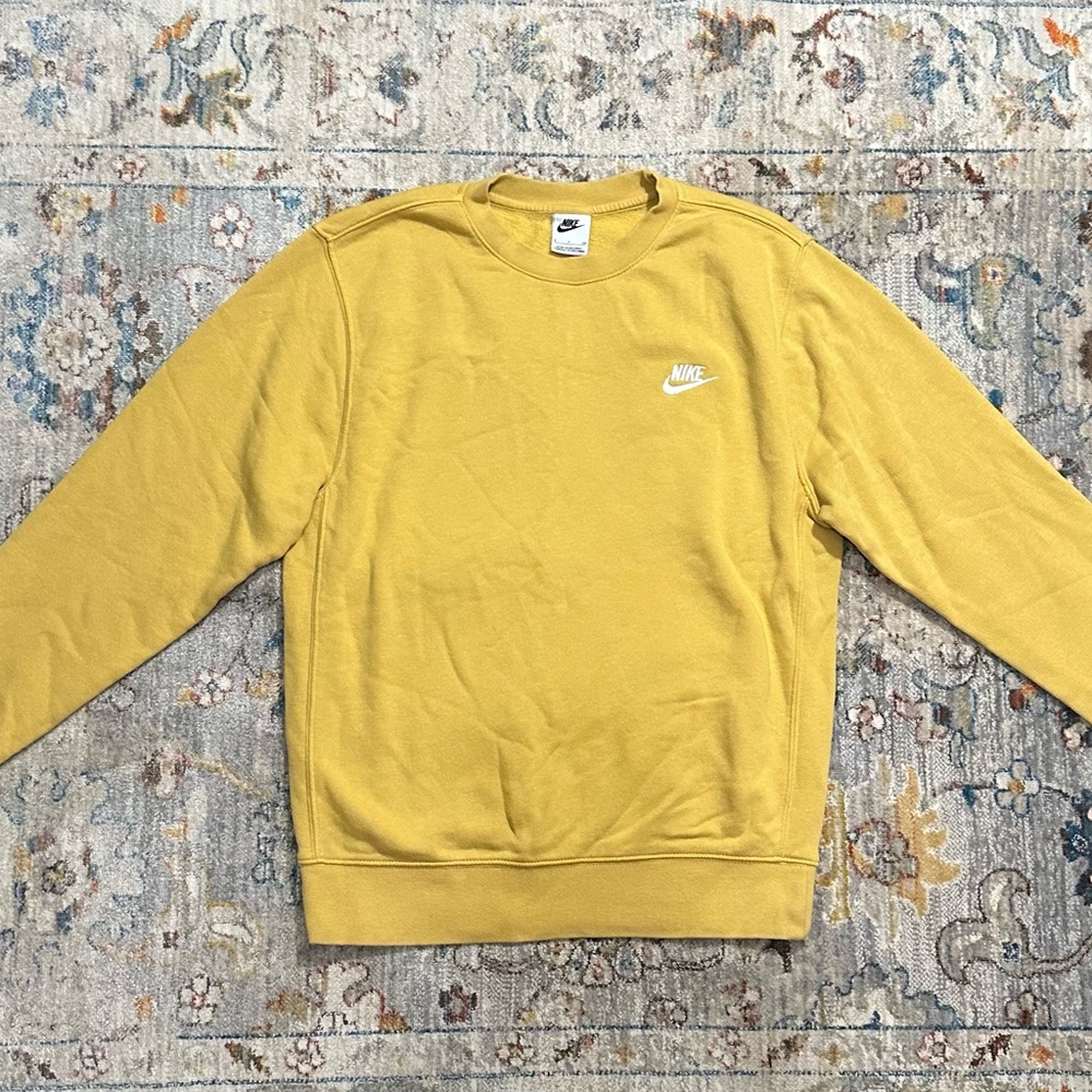 Nike Men’s Sportswear Club Fleece Crew Top Yellow Sweatshirt Sweater Size Small